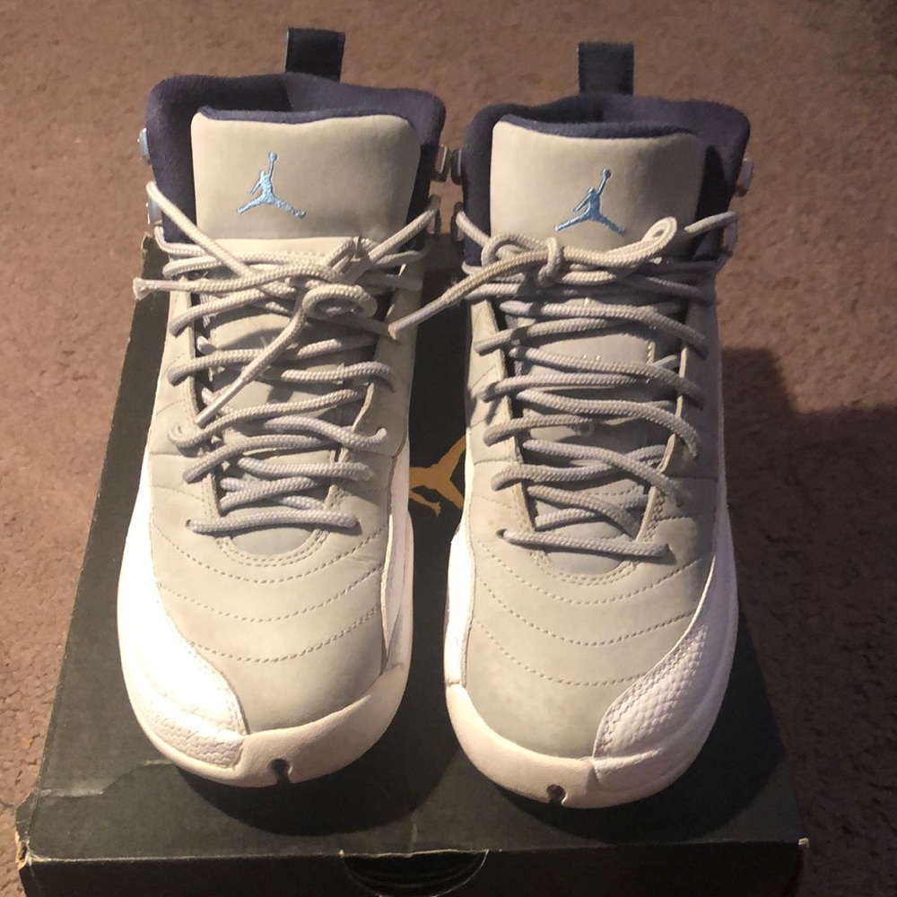Jordan 12 RETRO GREY UNIVERSITY BLUE